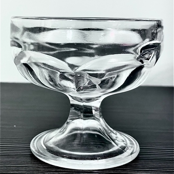 “OLD-FASHIONED & VINTAGE” - ‘FAMILY-ICE-CREAM-SUNDAE’ GLASSWARE COLLECTION … - Picture 5 of 6